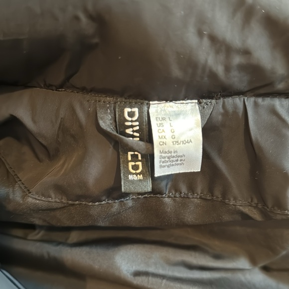 H&M | Divided | Large | Black| 100% Polyester | Winter Jacket - Picture 6 of 8